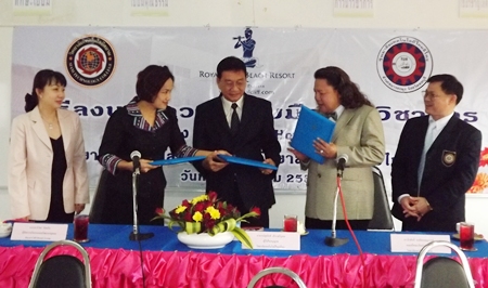 (L to R) TITVC board member Dr. Piyadi Prasertsom; Maliwai Hatapakij, human resources manager of Royal Cliff Hotels Group Pattaya; Sunant Prasertsom; Dr. Yingsak Jonglertjetsadawong, dean of the TITVC Faculty of Arts; and Dr. Niwet Wongsuwan, director of the TITVC Department of Education.